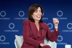 Hochul Defends Mamdani, Calls Him “Reasonable” Amid Push to Socialize NYC