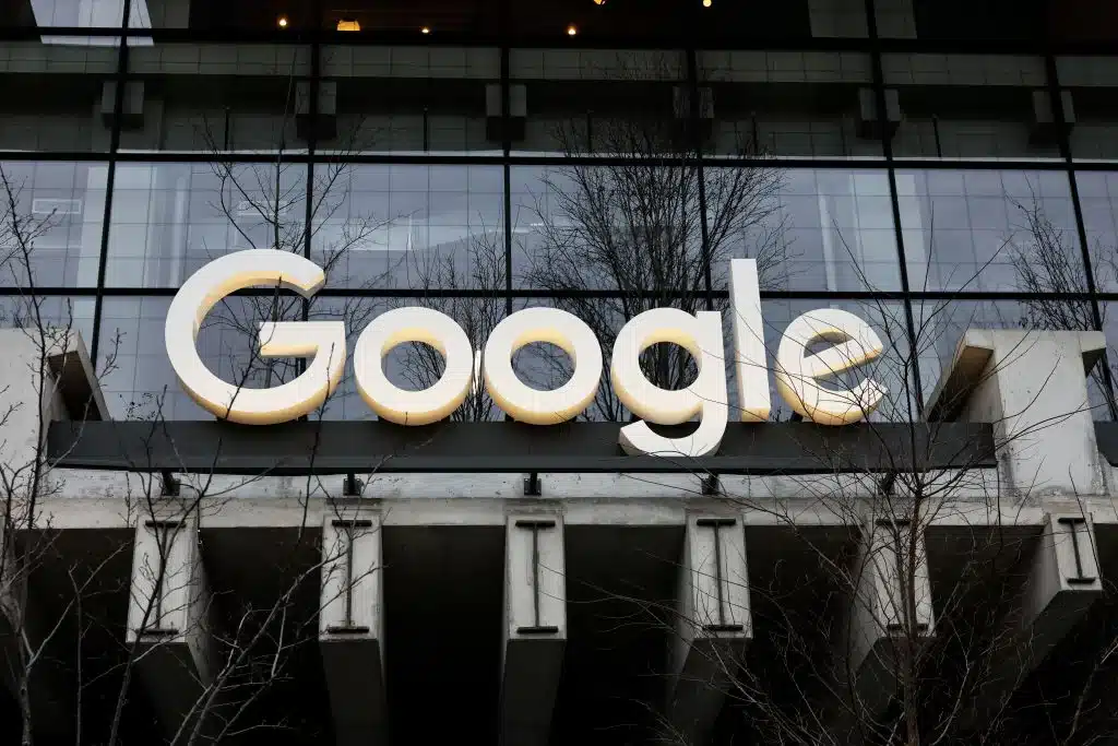 Over 900 Google Employees Sign Open Letter Pressing Company To End Contracts With Ice