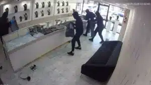 New Jersey Mother and Daughter Defend Home Against Jewelry Robbers in Caught-on-Camera Confrontation